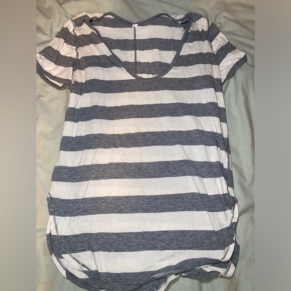 Lululemon Stripe Heathered Medium Grey Yogini 5 Year Short Sleeve Tee - Picture 3 of 4